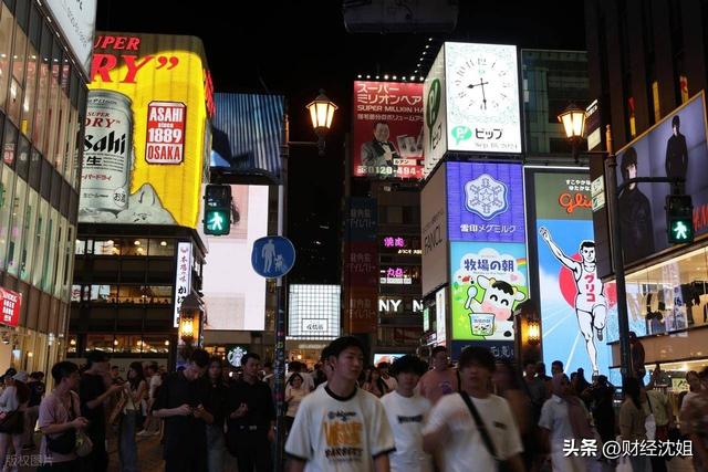 日菲双线出手，解放军开始行动，高市控制不住局面，赌一把大的？