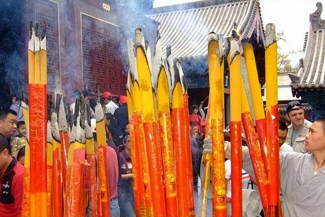 少林寺换方丈已1个月，9990元高价香刚被摒弃，就有恶心一幕出现