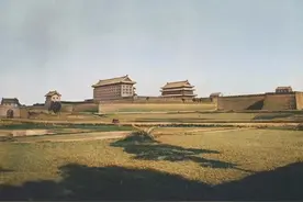 西安旧影——上世纪的西安是这样！城楼好壮观，大雁塔长满杂草图片