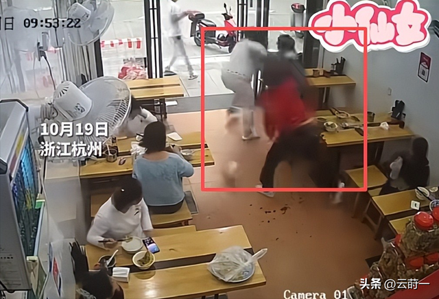 杭州胖女人吃面扣头后续！被父子追着打，警方介入，冲突原因离谱