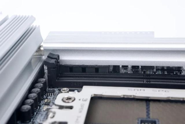 128线程Zen 5处理器首测：轻松击败一切对手！AMD锐龙线程撕裂者9000系列解密