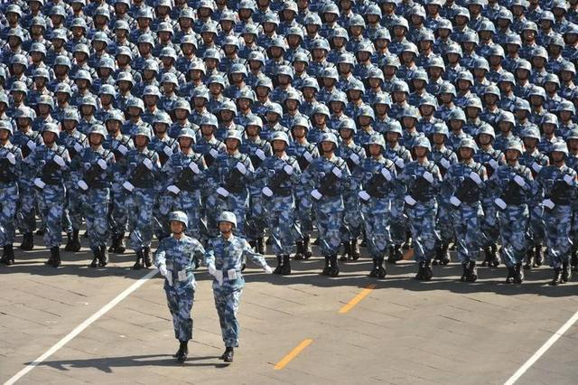 九三阅兵已结束，特朗普连喊了5个“不”，还断言：中国需要美国
