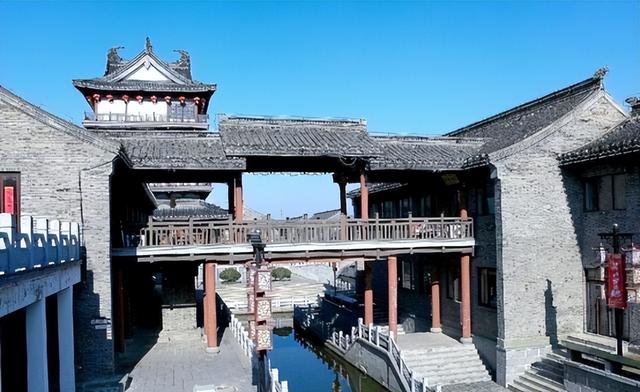 人山人海只看不买，年轻人报复性白嫖，景区赚不到钱了？