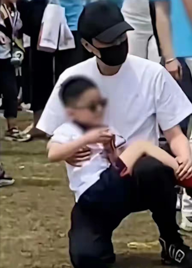 和景甜闪婚传闻仅2个月，冯绍峰再次官宣喜讯，赵丽颖也高攀不起