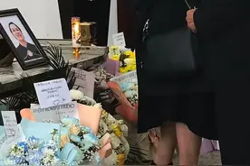 奇娜灵堂曝光！遗照穿了中式服装，俩女儿泪崩，儿子没哭再惹争议图片