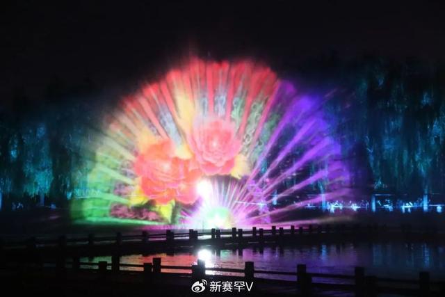 首场音乐光影水舞秀开场 游客在流光溢彩中感受赛罕热情