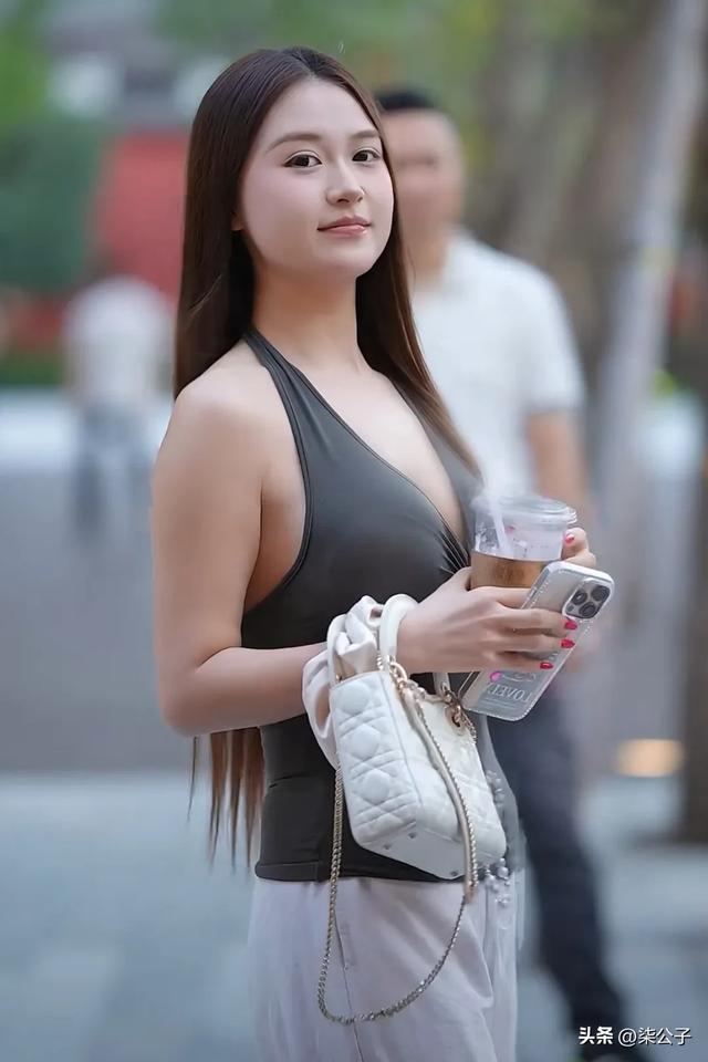 随拍杭州街头美女，这身材颜值都不比女明星差
