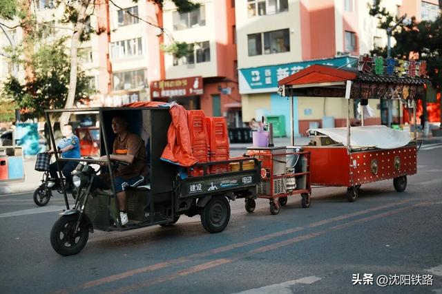 坐每天唯一的火车，去有故事的边境小城