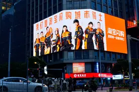 外卖骑士换上新制服 城市服务业迎来新起点图片