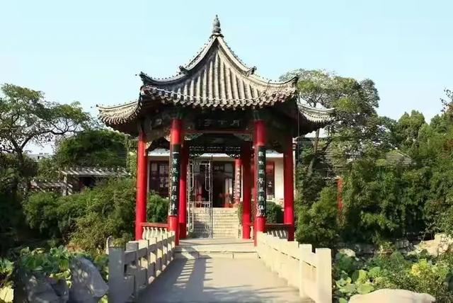 济南大明湖的秋景