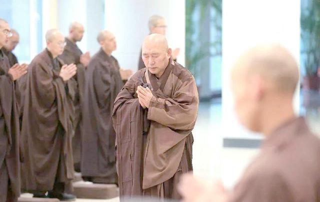 为啥欧美著名教堂大多不收费，国内寺庙普遍收费，原因其实很简单