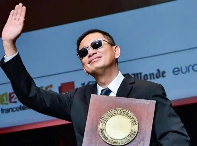 陪玩陪睡只是开胃菜！组团开嫖、目无王法、舔手指，演都不演了