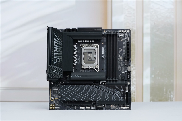 选主板别纠结！技嘉B860M电竞雕才是酷睿Ultra 7 265K绝配