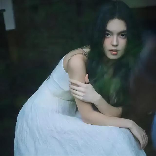 李咏也没想到，自己离世8年后，23岁的女儿就走上一条“不归路!”