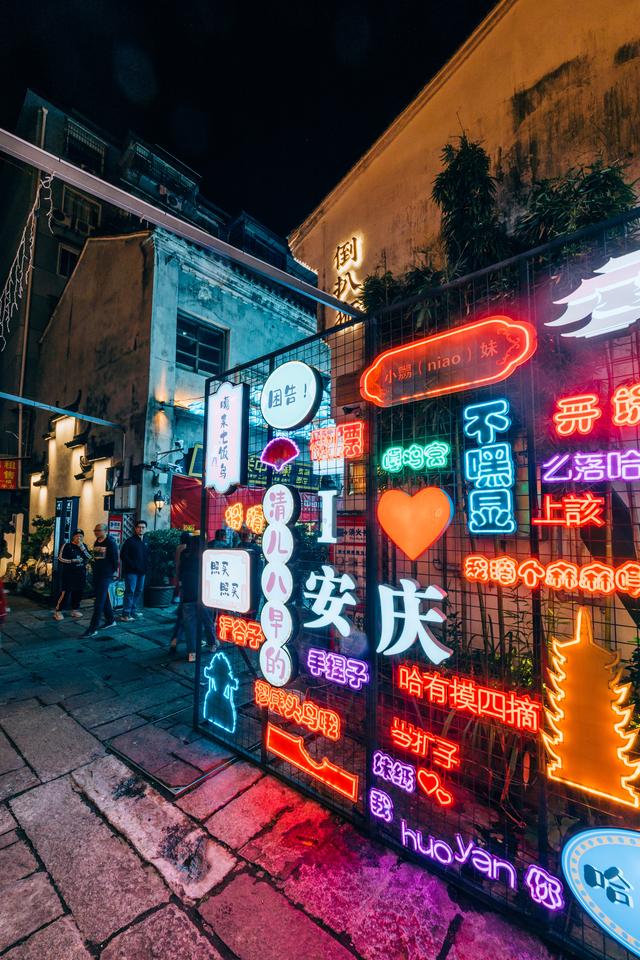 夜泊倒扒狮：在青石巷里打捞六百月光