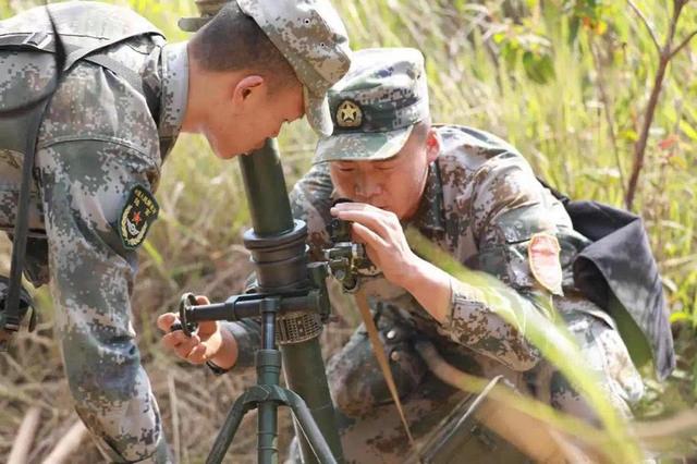 解放军新型钛合金小钢炮：2公里“吊打”狙击手，女生也能拎着跑