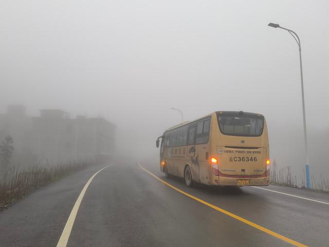 一车一人自驾游（三）：县乡道上遇大雾，山海洞景区不可低估的美
