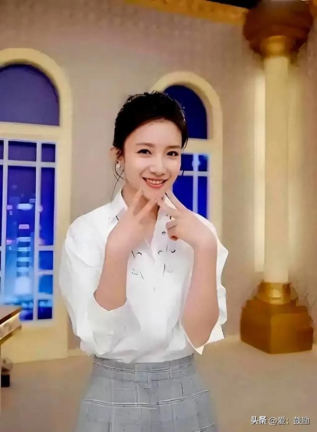 她是主持人大赛冠军，拒绝央视，如今怎么样了？