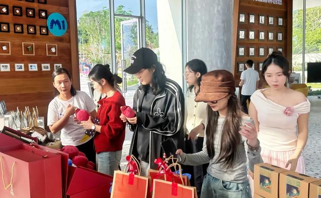 万宁将“考试+旅游”玩出新花样,幸运考生获兴隆咖啡免费一日游