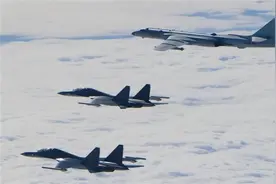 空警500坐镇大后方，指挥轰6远程突防，F35全程不敢脱离编队图片