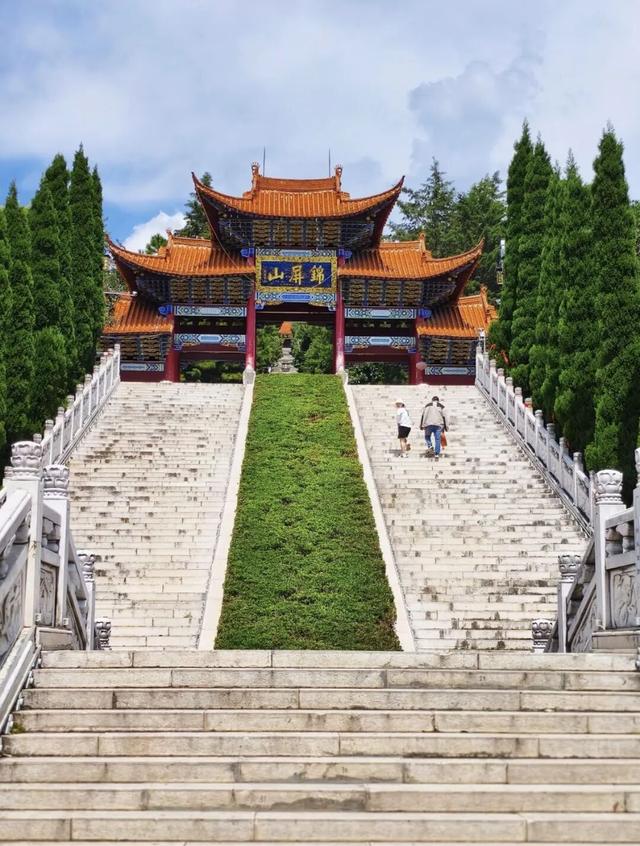 不输昆明！高铁可达20℃暖冬小城，泡温泉晒太阳水果随吃！人少物价低，6元就嗦粉！