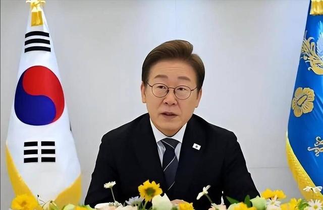 李在明拒绝出席中国阅兵，王毅挂断电话，送了韩国一句话！