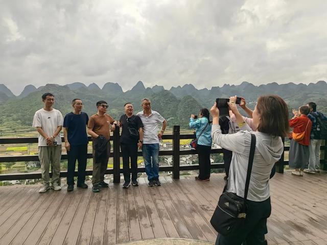兴义万峰林：秋景正盛 开启身心疗愈之旅