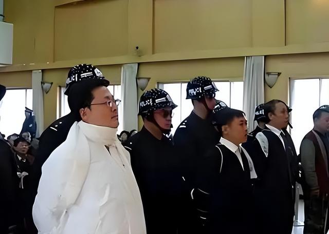 中国首位被注射死刑亿万富翁，临死前挣扎：我捐495亿，饶我一命