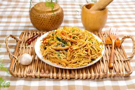 面VS米饭，谁才是“发胖元凶”？图片