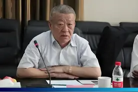 深度｜一场涉资百亿的“买壳”争夺战，最终被鄂尔多斯前首富拿下图片