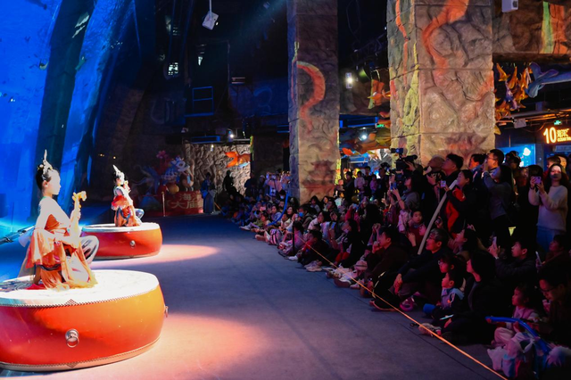 “分段式过年”催热节中出游热潮，广东海景、温泉民宿成南下旅居热门