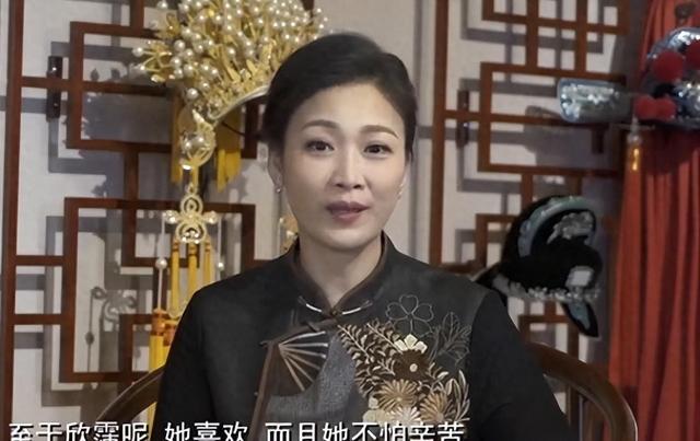 56岁广州美女蒋文端仍美貌出众，现在还当了领导，已嫁富商生女