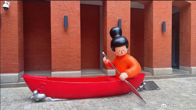 外滩惊现“女明星”！