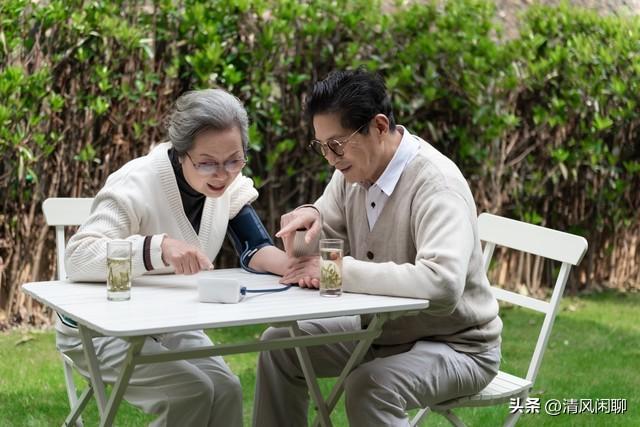 两性关系：夫妻过了70岁，哪怕感情再好，也要留心这4件事！