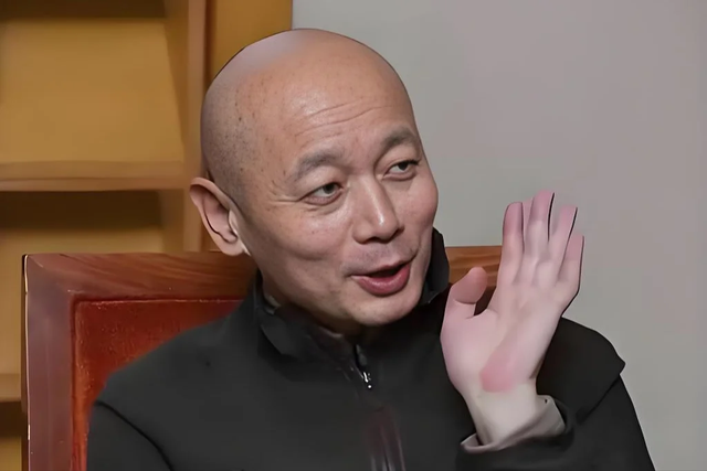 闫学晶事件再升级！官媒下场发文锐评	，言辞犀利，句句直戳她心窝