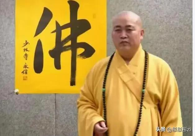 李湘万万没想到，释永信刚塌房，自己一张'黑丝短裙照'火了！
