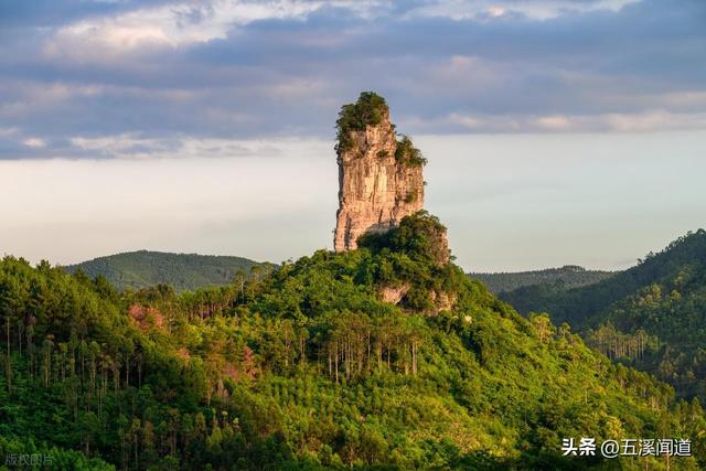 抗战时，柳州人民和日军拼杀在柳州流山逢吉坳、拉爽峯，歼敌20人