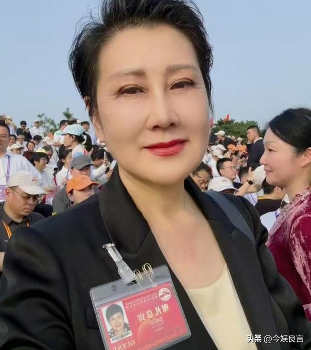 被央视怒批、脑袋空空，德不配位，难怪阅兵从不邀请“流量”明星