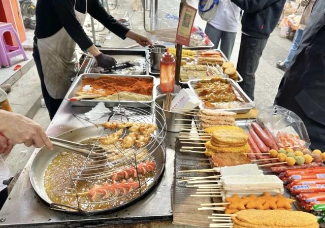 全网围观“杀猪宴”！高铁1.5h直达爆火古城，不止有刨猪汤！美食古早，均价10元吃到撑！