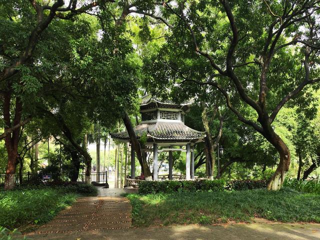 钦州中山公园，其历史最早可追溯到北宋，天涯亭是园内唯一的古迹