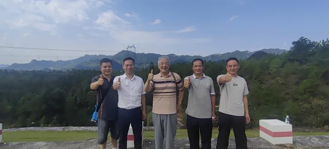 寒露日，行走在父亲的青春里
