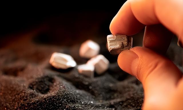 倒计时18天，高市开出辞职条件	，中方被催谈话，日本还有五张底牌