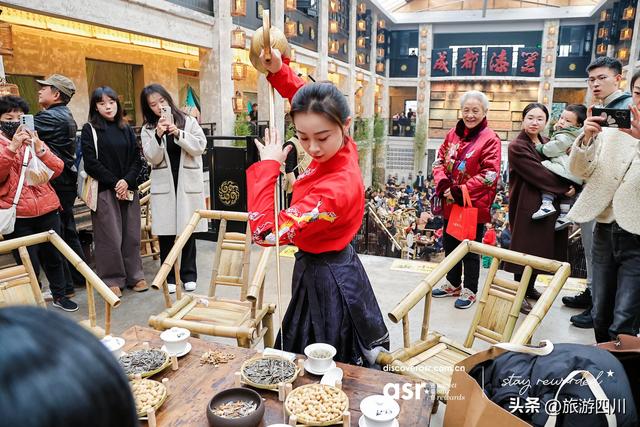 盖碗茶里听变脸，老茶馆赴非遗约雅诗阁中国2025成都地区感恩嘉年华成功举办