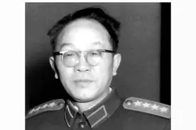 1965年，黄克诚大将调任山西省副省长，他的顶头上司是谁？图片