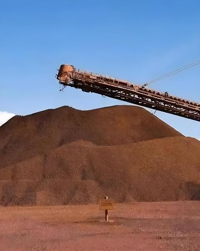 中美博弈中国胜！白宫没技术怨华管制稀土不公，自己却垄断高科技