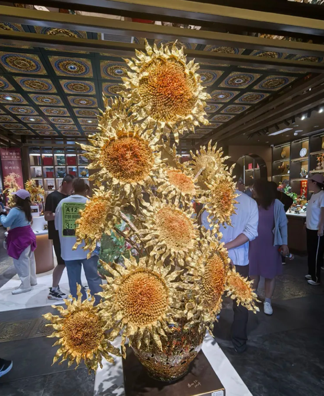 宽窄巷子里，藏着蜀地的自信与闲适