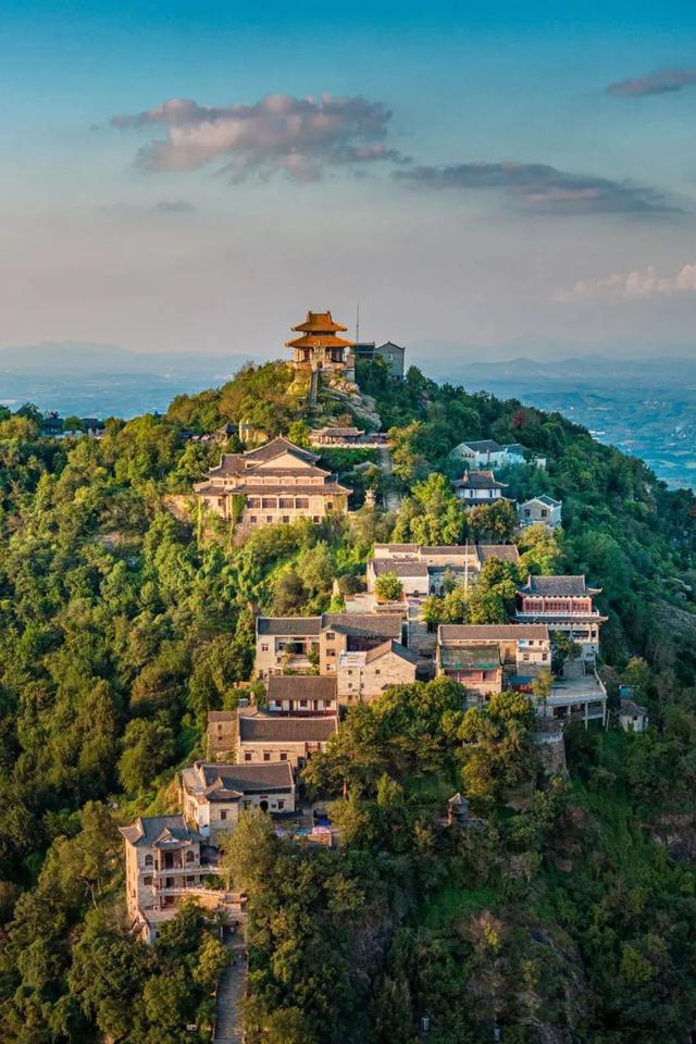 秋天到了，一起去山里走走！