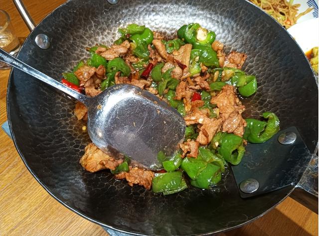 为什么中餐偏爱炒菜？先有战国铁锅形制	，再有魏晋榨油技术铺路