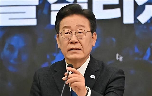 登上赴京专机，李在明先送2句话，王毅挂断电话	，统一最强音发出