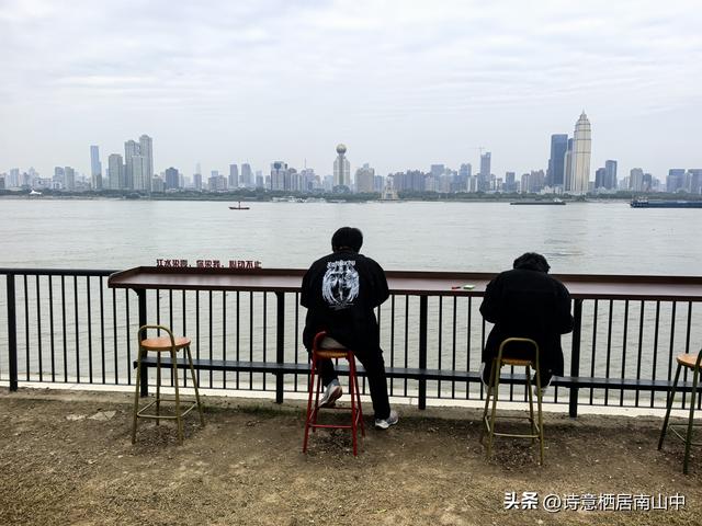 环长江(内环)骑行观光的路线与趣味:一江秋光连天际，满城烟火…